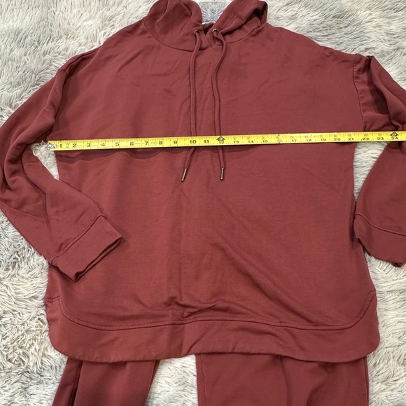 Max & Mia Burgundy Lounge Set - Picture 5 of 9